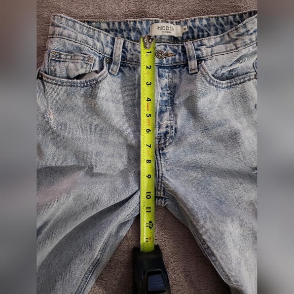 Hidden Distressed Jeans - Picture 4 of 7